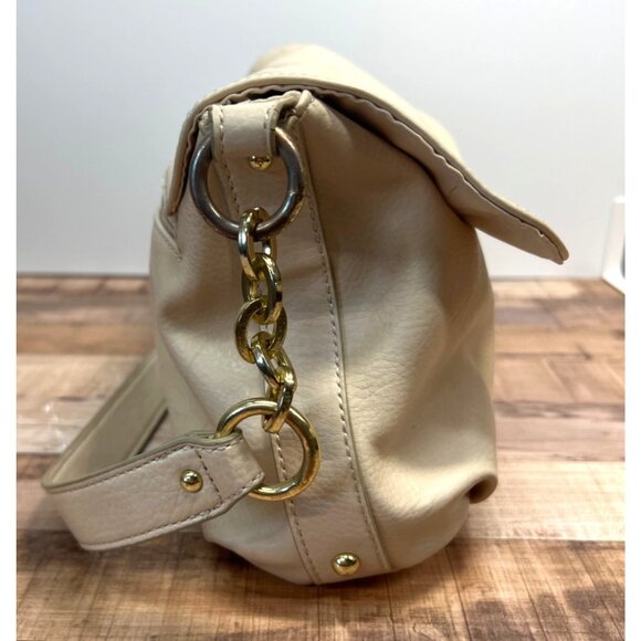 Liz Claiborne Cream Leather Shoulder Bag With Chain Strap & Front Flap Closure - Picture 3 of 5